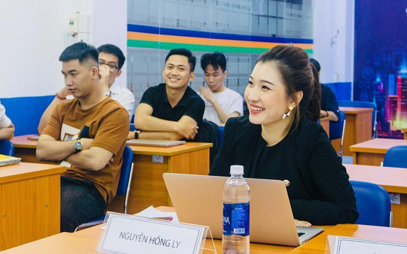 Nguyễn Hồng Ly trong vai trò giảng viên đào tạo ngành tiếp thị số